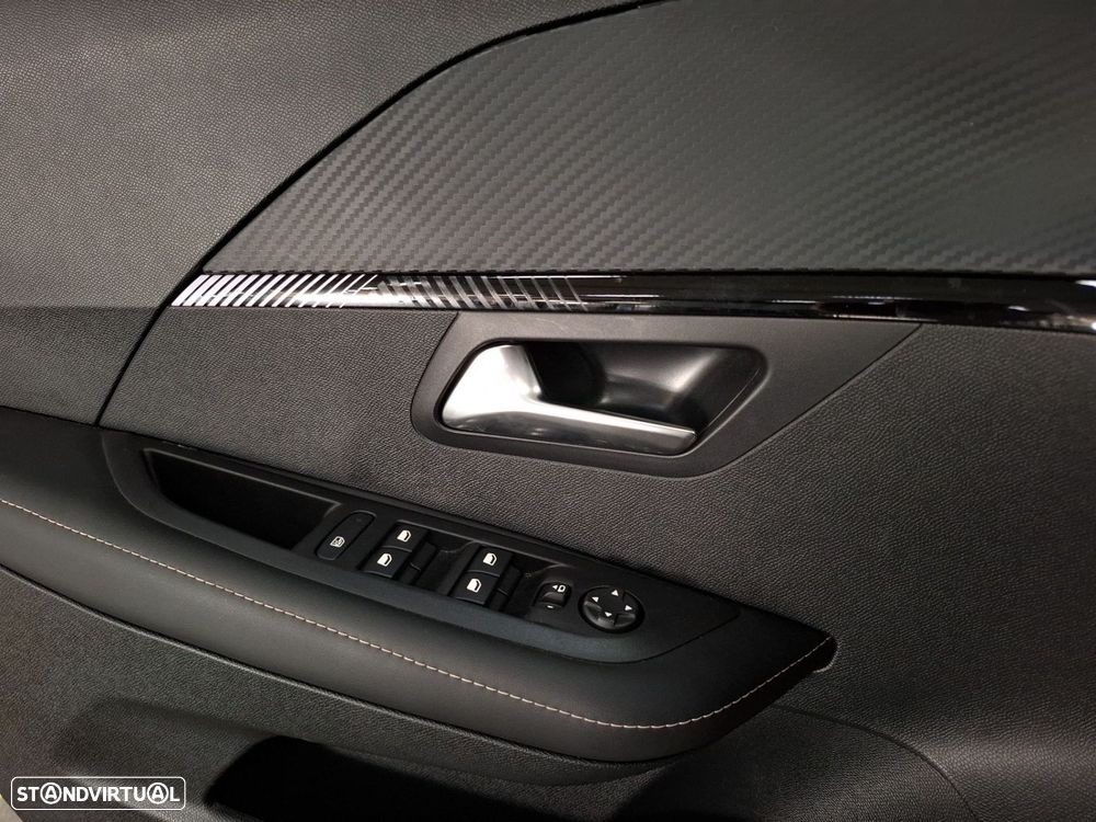 Peugeot 208 1.2 Hybrid Allure e-DCS6 — fotografia 21