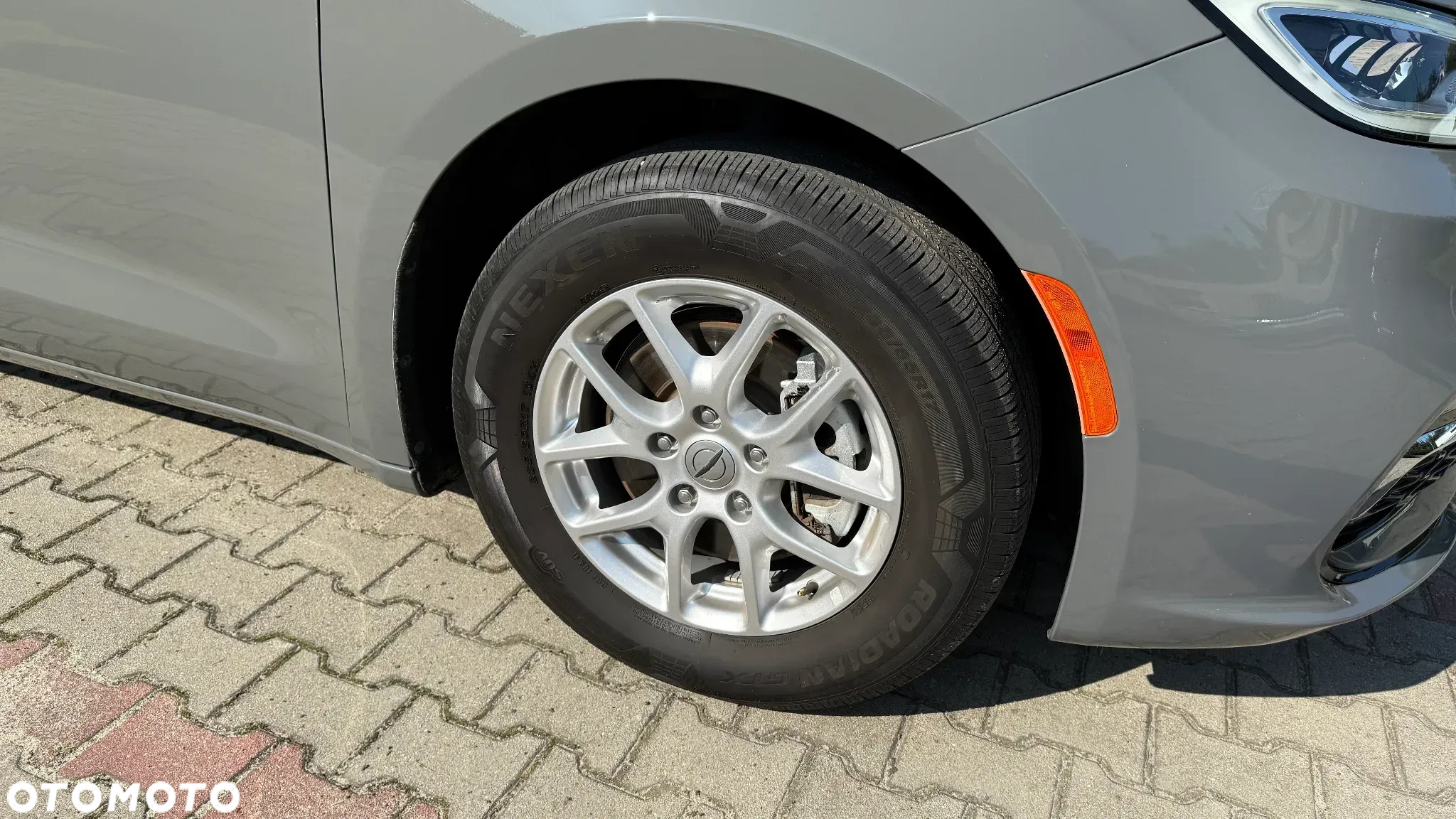 Chrysler Pacifica - 9