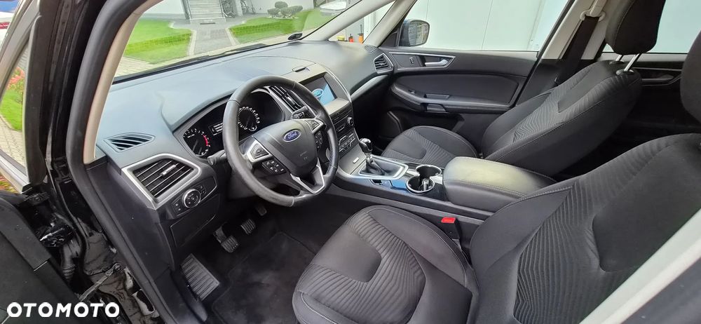 Ford S-Max - 11
