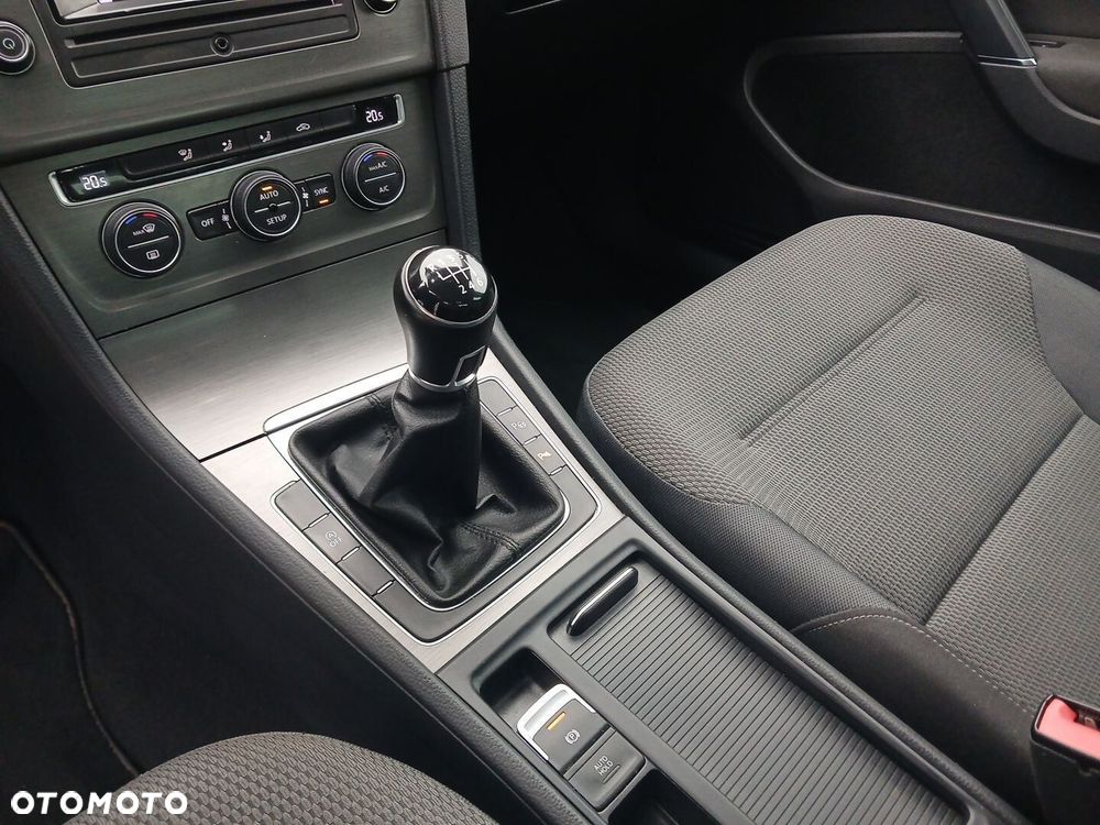 Volkswagen Golf - 14