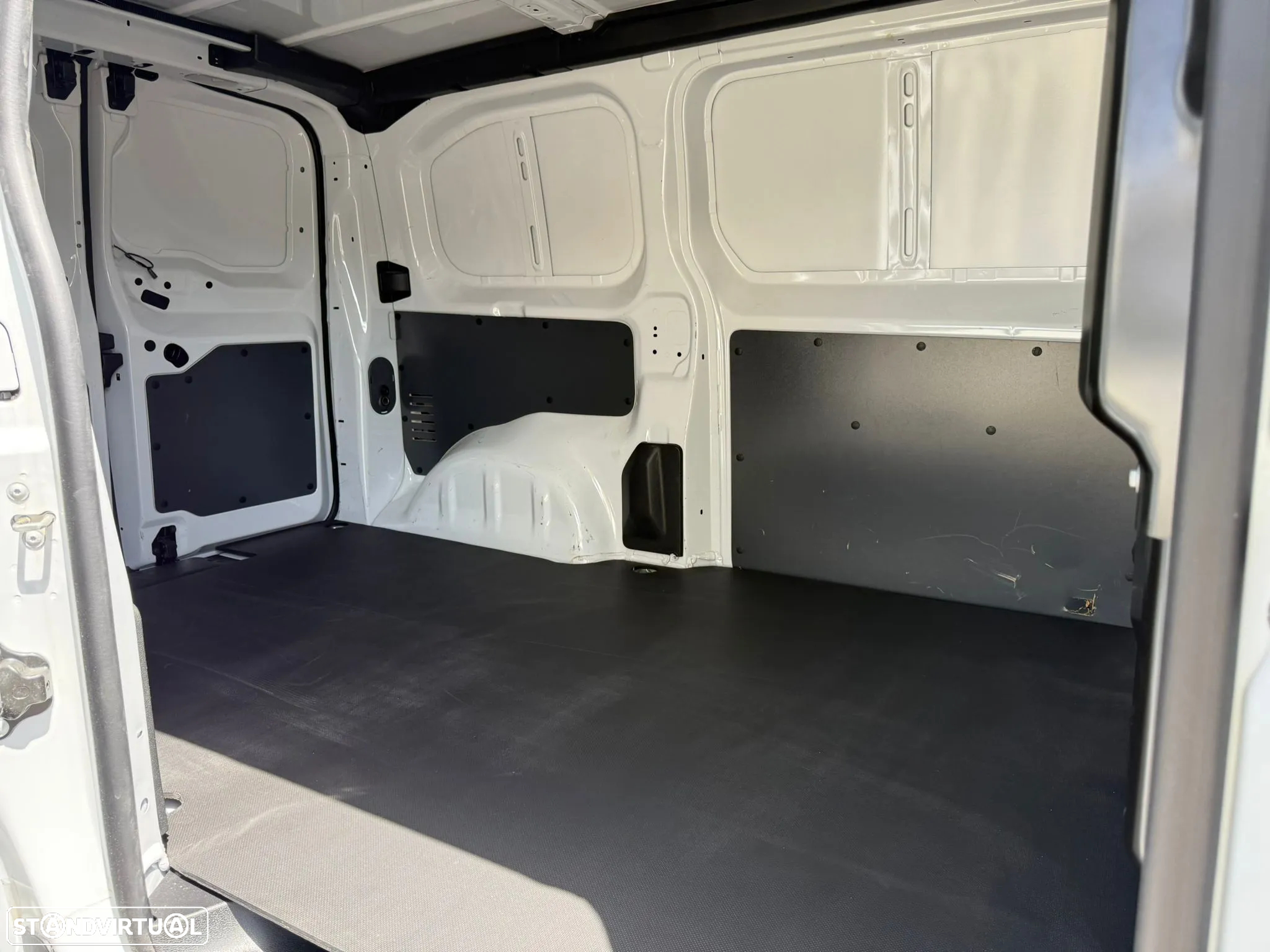 Opel Vivaro 1.5 CDTi 3Lug Iva Dedutível - 25