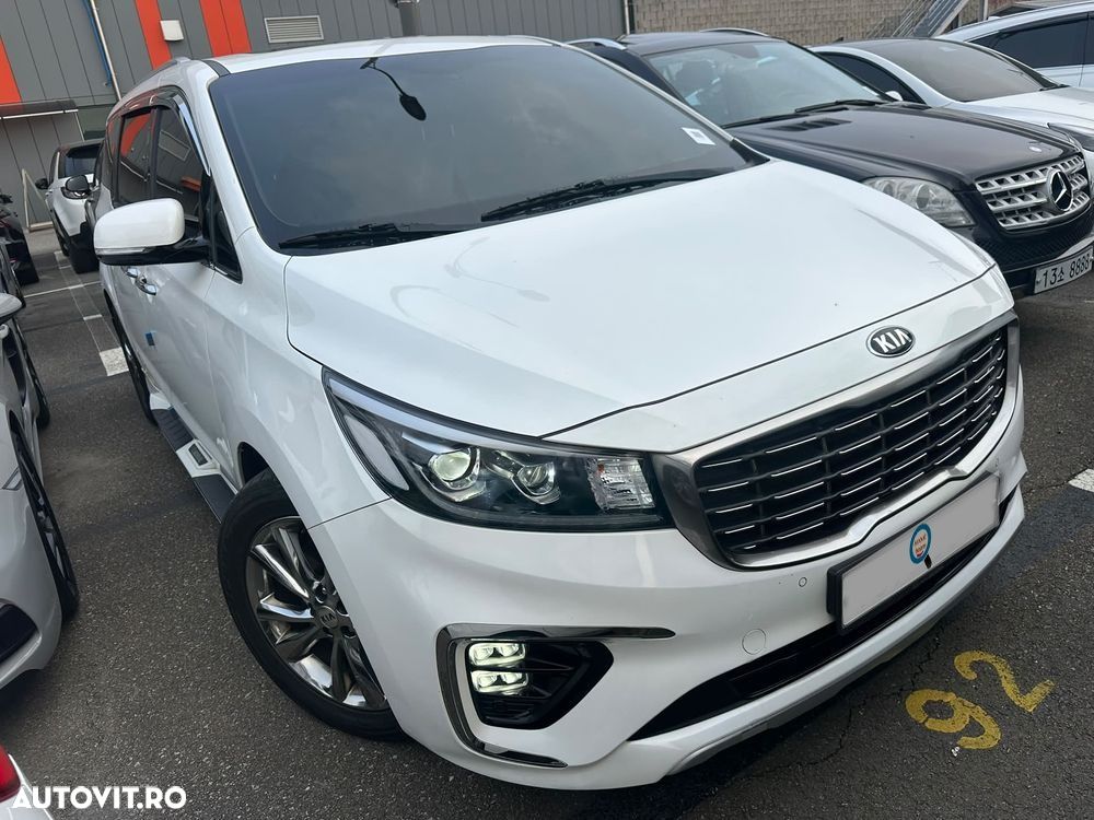 Kia Carnival - 4