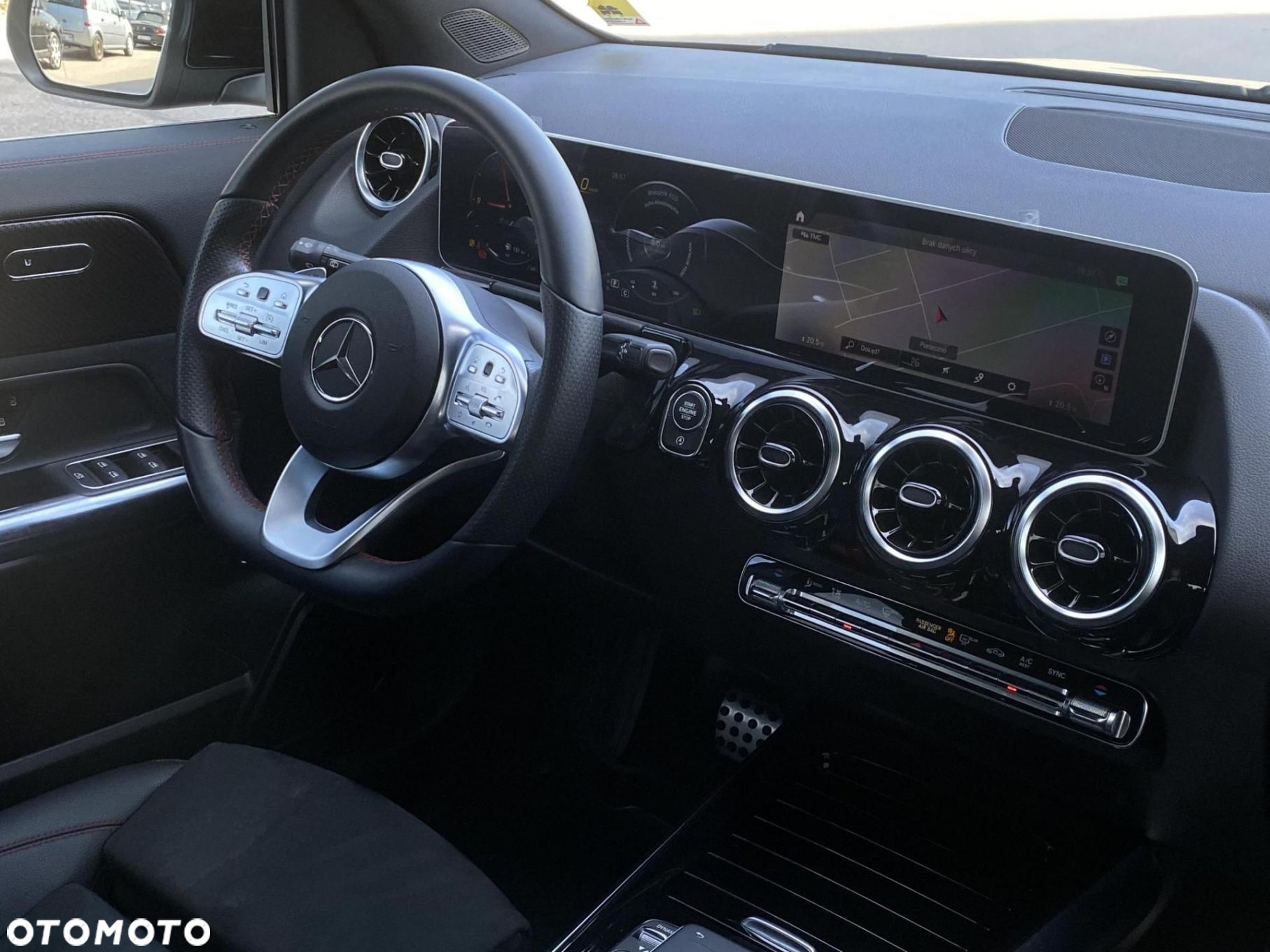 Mercedes-Benz GLA - 25