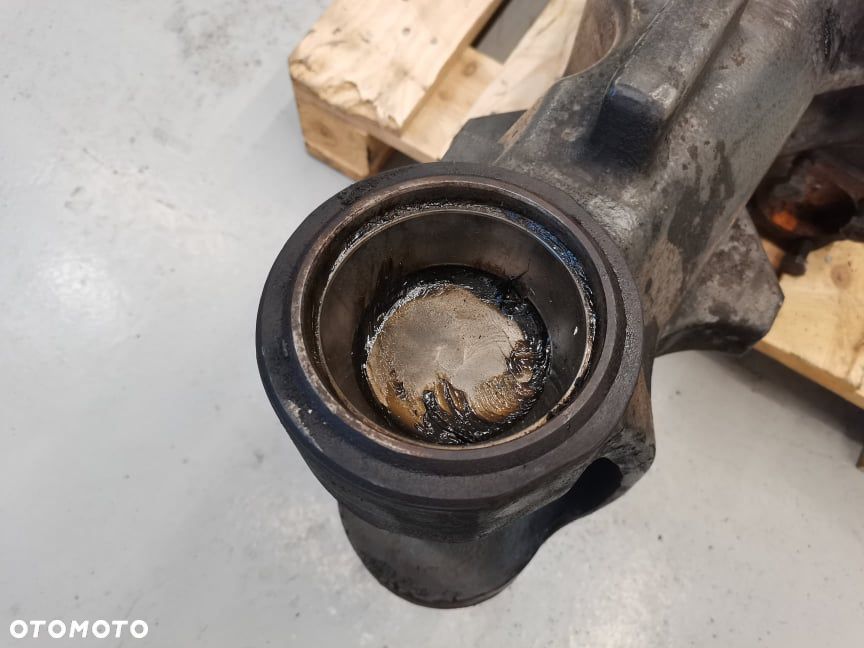 Obudowa osi Massey Ferguson 8690 7700102862 - 2