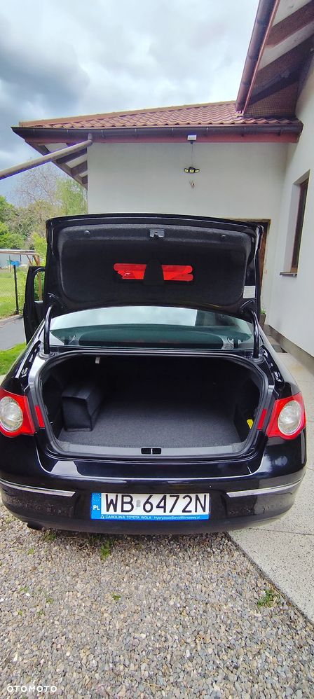 Volkswagen Passat 1.6 FSI Comfortline - 16