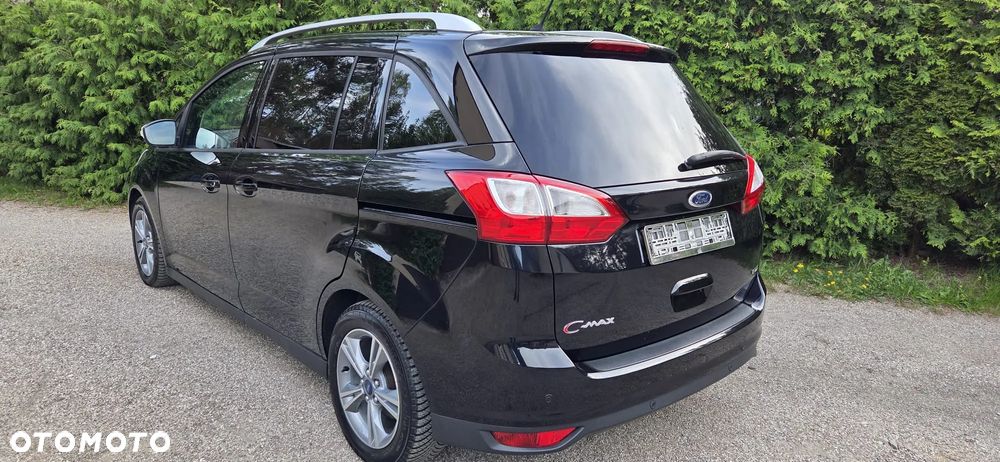 Ford Grand C-MAX - 11