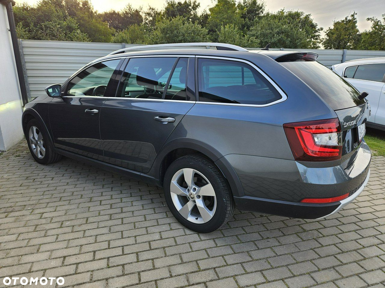 Skoda Octavia Combi 2.0 TDI 4x4 DSG Scout - 13