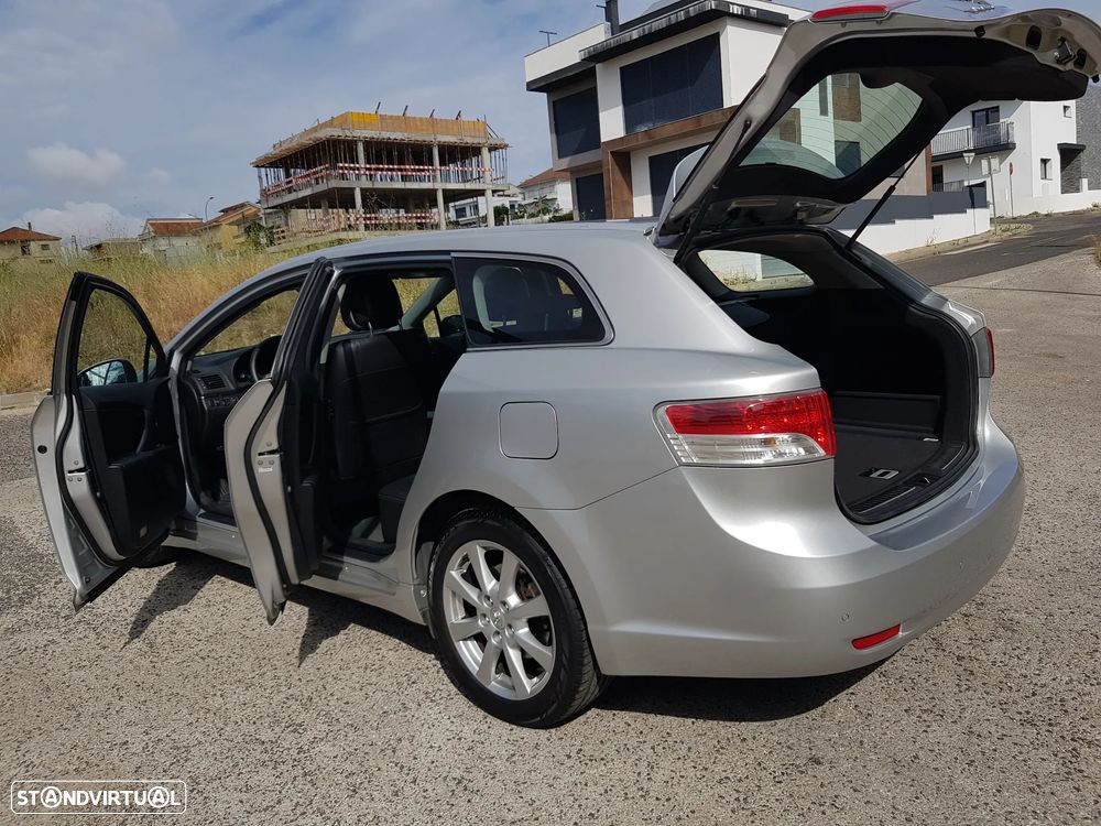 Toyota Avensis 2.0 D-4D Exclusive +Pele+GPS — fotografia 51
