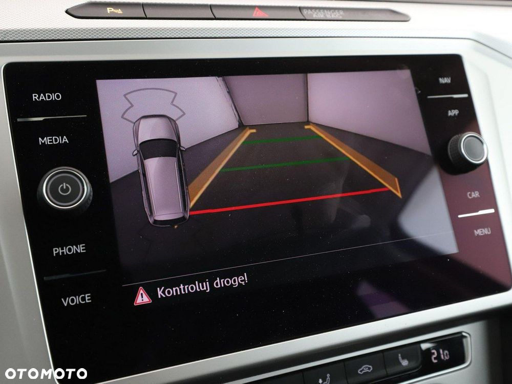 Volkswagen Passat - 24