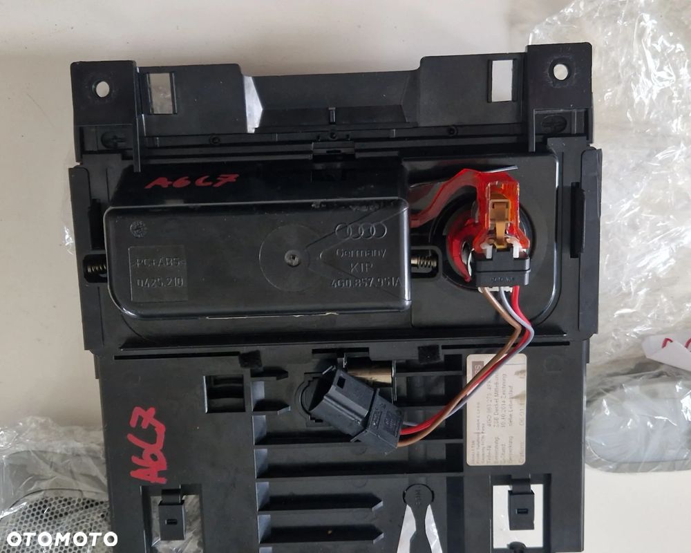 AUDI A6 C7 POPIELNICZKA SCHOWEK 4G0857951 - 3