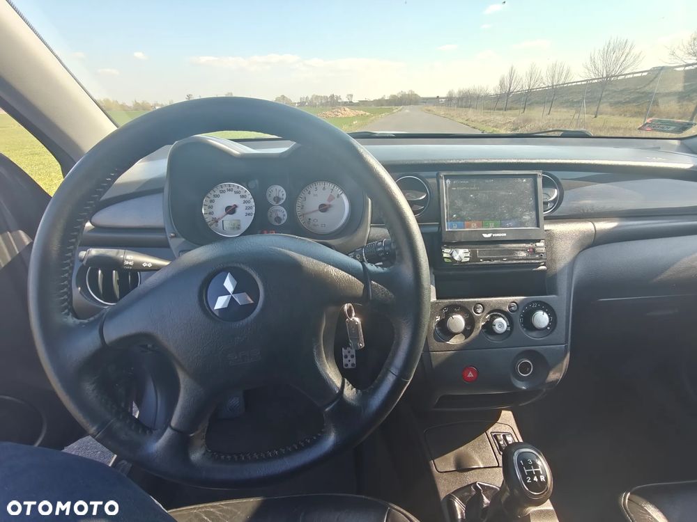 Mitsubishi Outlander 2.0 Turbo - 8