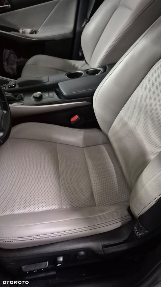 Lexus IS 200t Prestige - 4