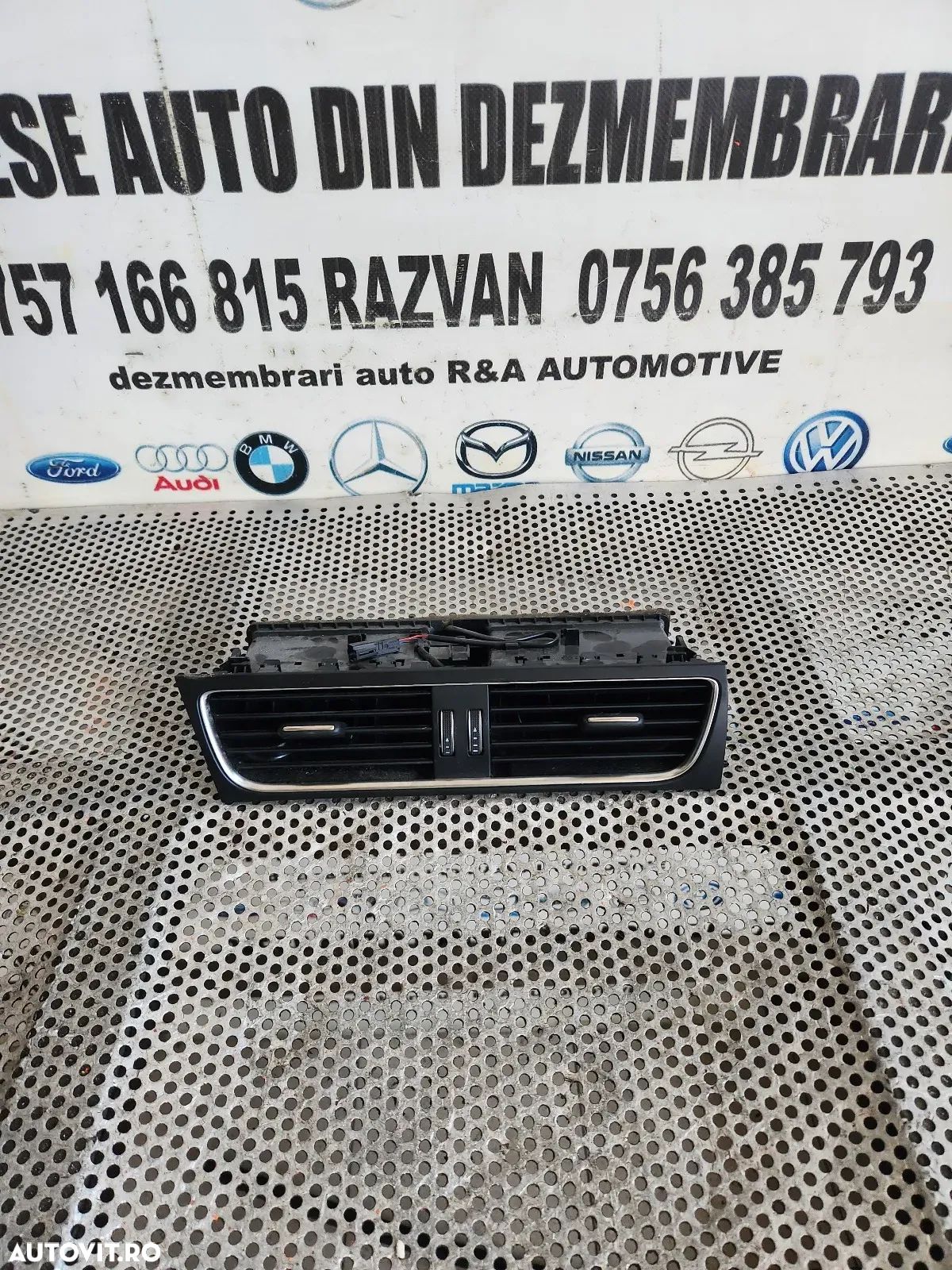 Grile Grila Ventilatie Centrala Bord Audi A4 B8 Cod 8TF - 1