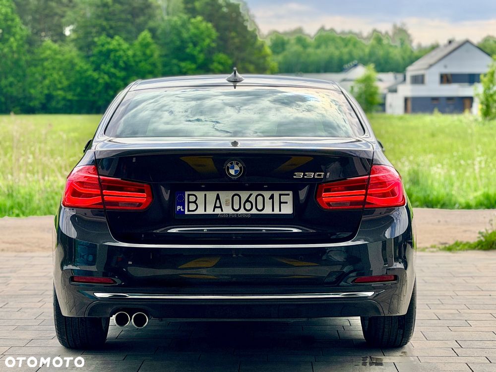 BMW Seria 3 330i Luxury Line - 9
