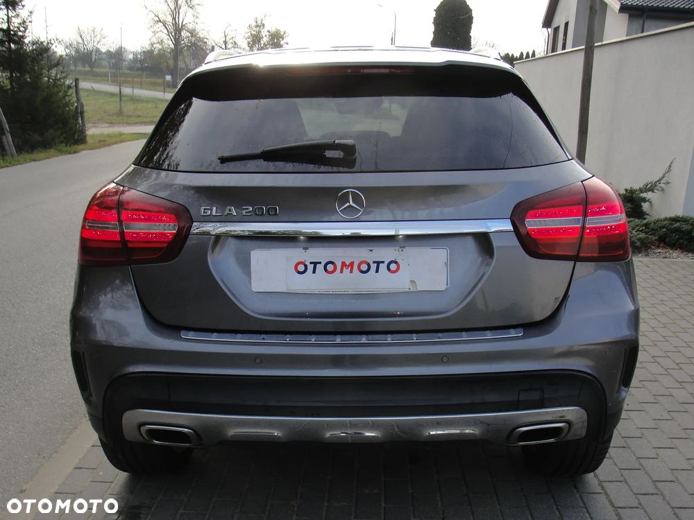 Mercedes-Benz GLA 200 7G-DCT AMG Line - 26