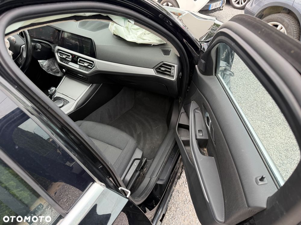 BMW Seria 3 320d xDrive M Sport - 18
