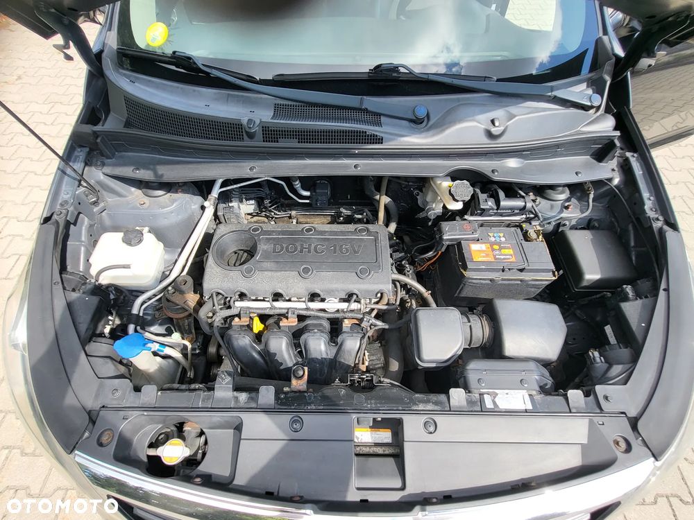 Kia Sportage 2.0 CVVT 2WD Spirit - 24