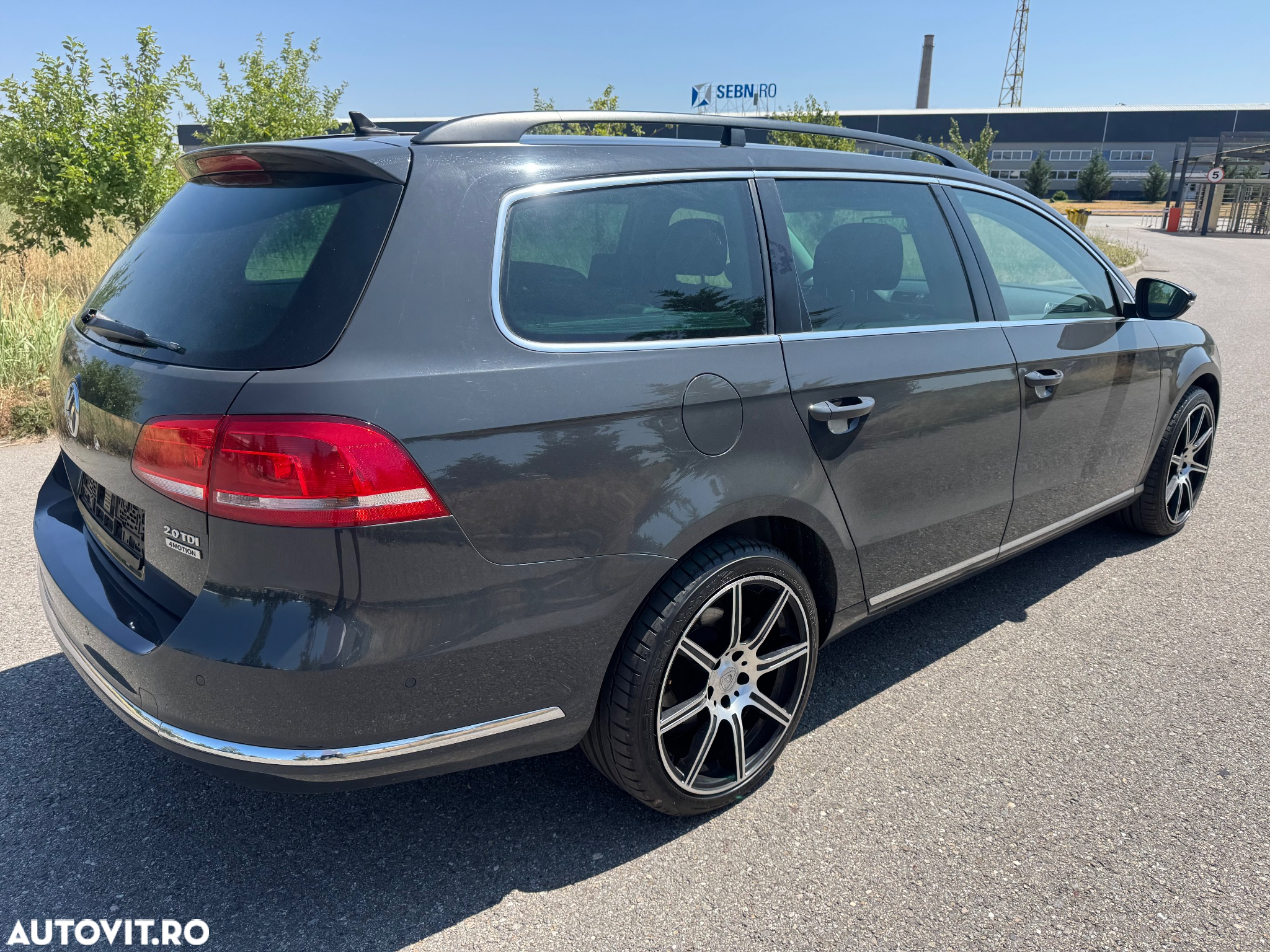 Volkswagen Passat - 4