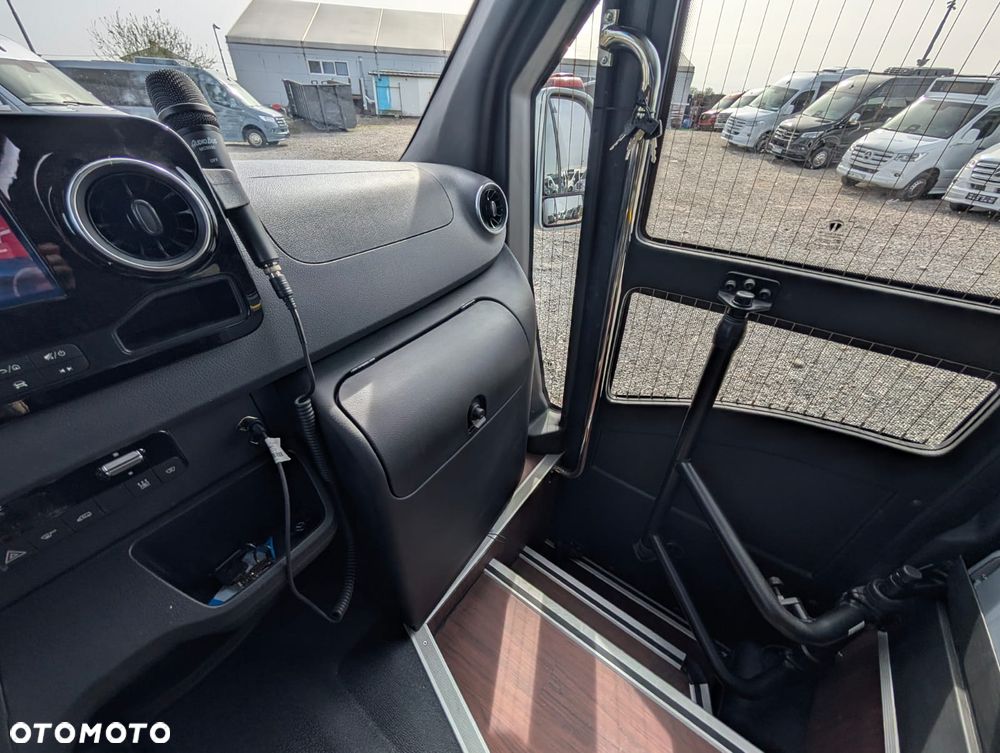 Mercedes-Benz Sprinter 519 - 22