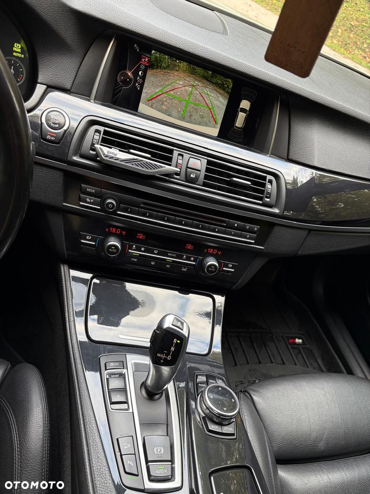 BMW Seria 5 525d xDrive Sport-Aut Luxury Line - 26