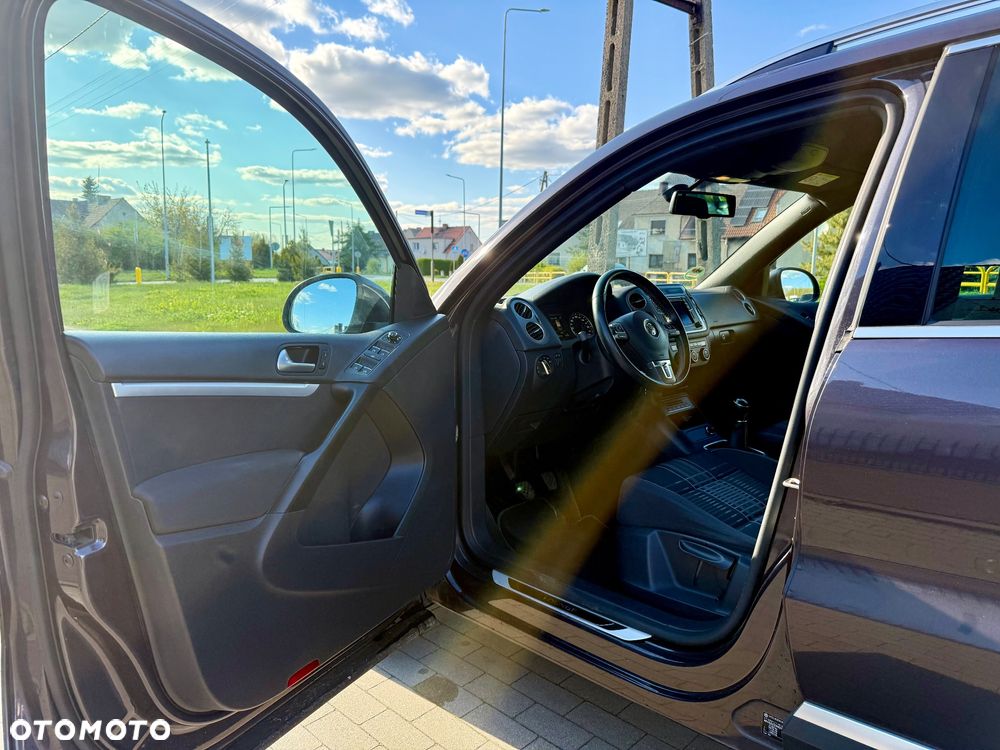 Volkswagen Tiguan 2.0 TDI DPF BlueMotion Technology Lounge Sport & Style - 25