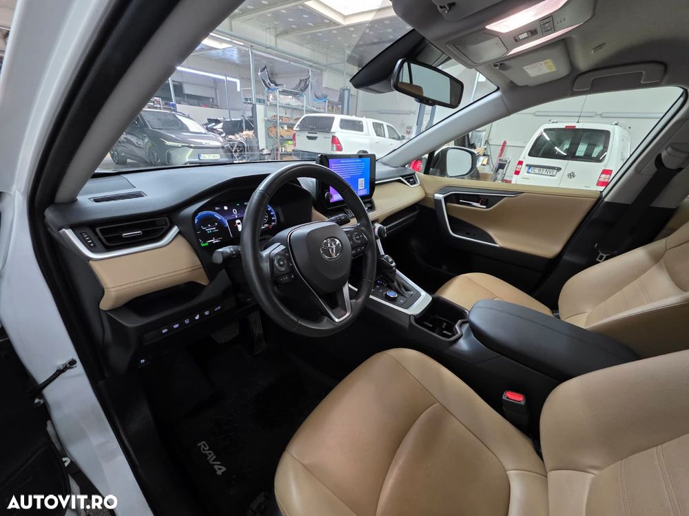 TOYOTA RAV4 2024 — imagine 9