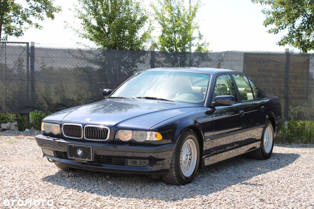 BMW Seria 7 740i - 4