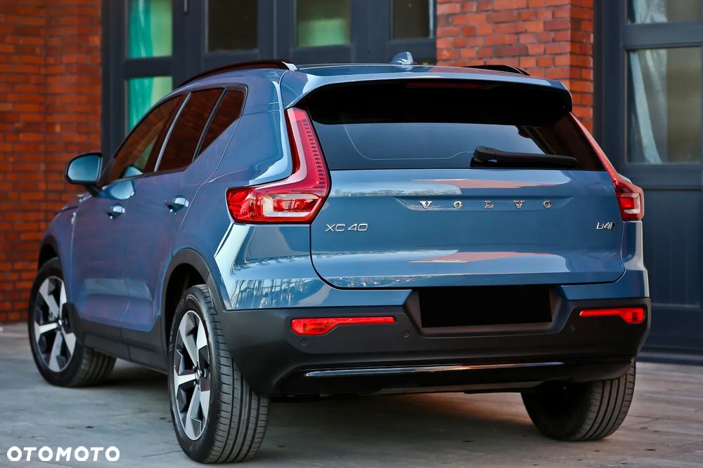 Volvo XC 40 B4 B AWD DKG Ultimate Bright - 12