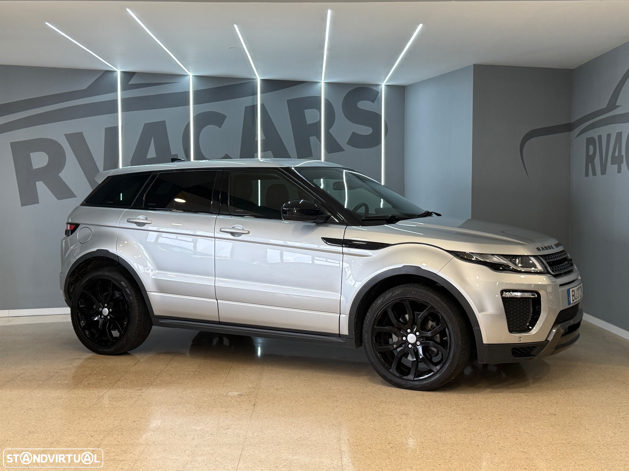Land Rover Range Rover Evoque 2.0 D150 AWD R-Dynamic HSE Auto - 9