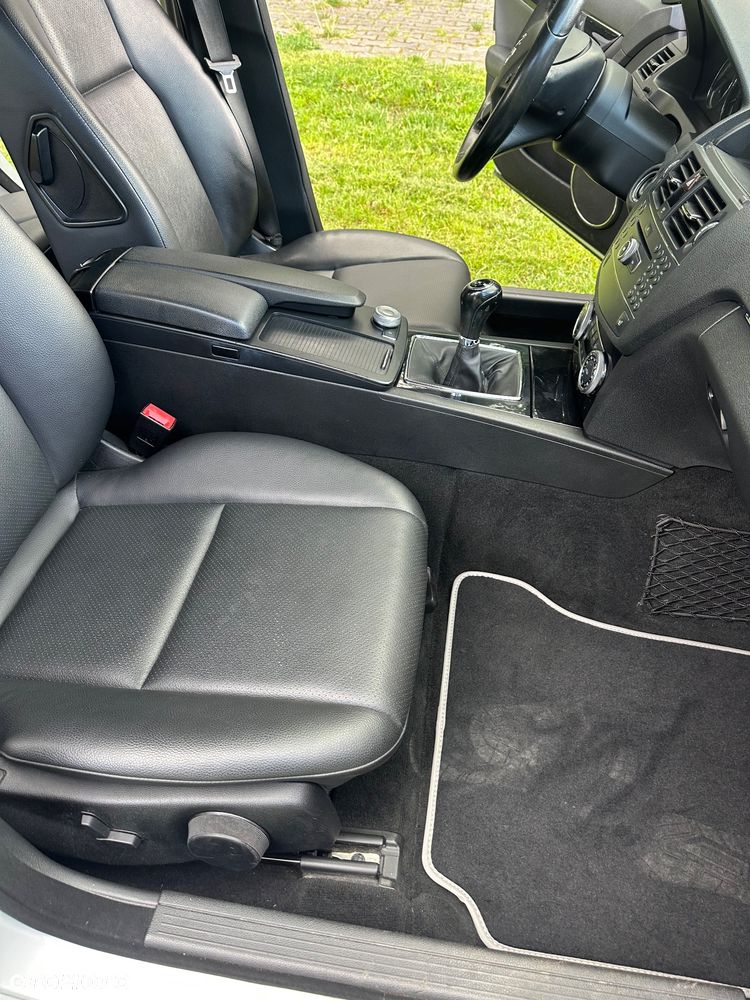 Mercedes-Benz Klasa C 180 Kompressor BlueEFFICIENCY - 31