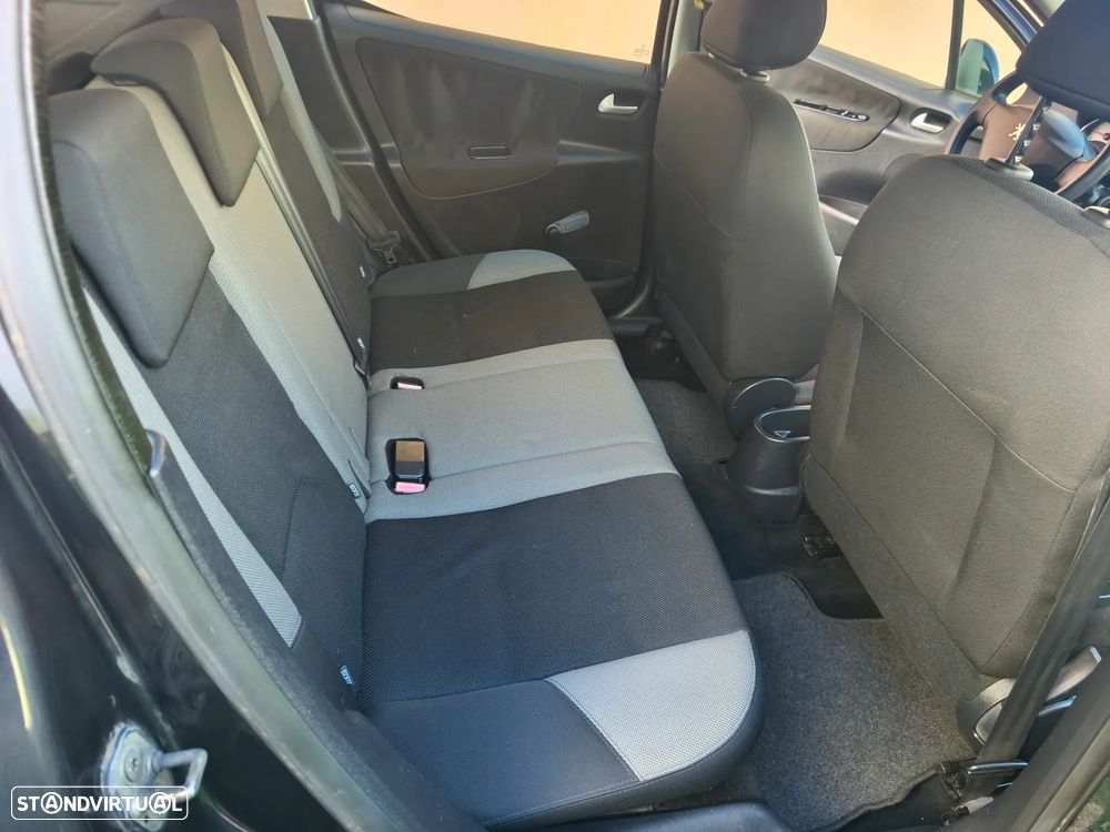 Peugeot 207 SW 1.6 HDi Premium - 16