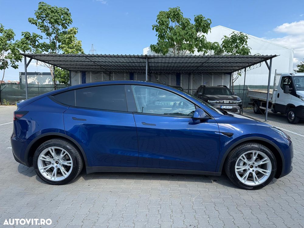 Tesla Model Y - 7