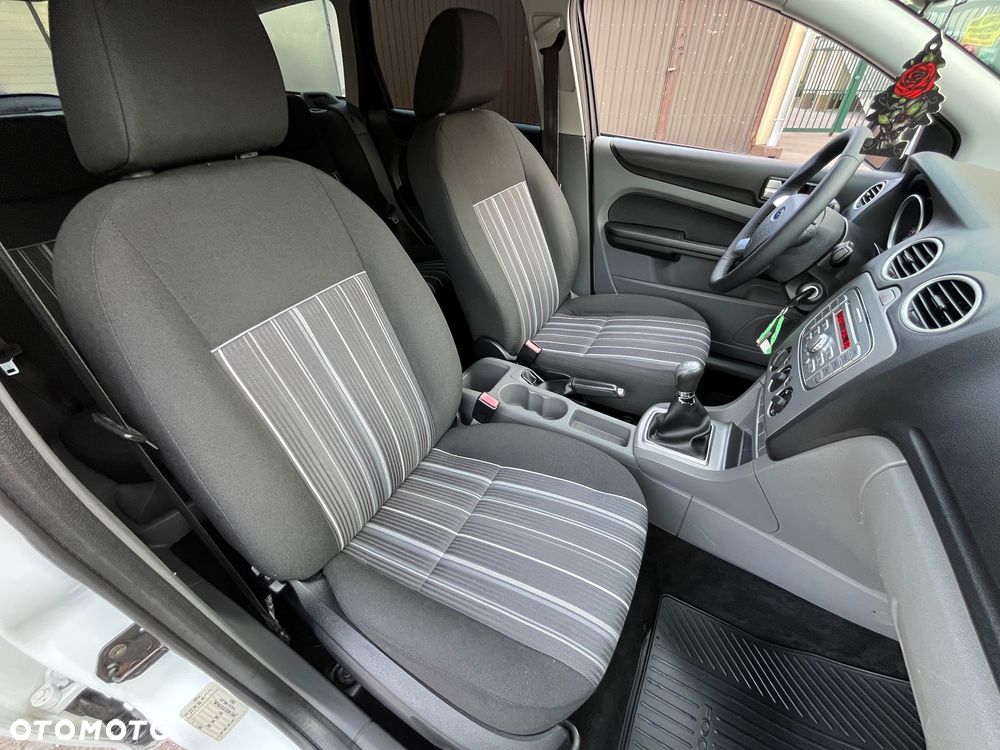 Ford Focus - 30