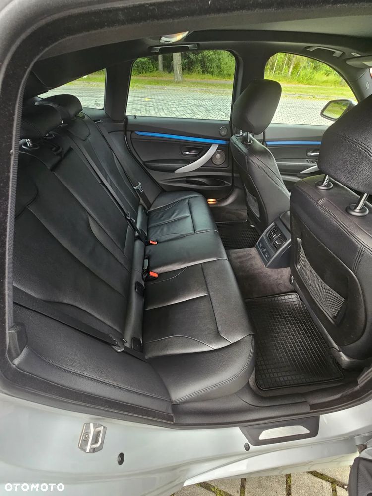 BMW 3GT 335i xDrive - 14