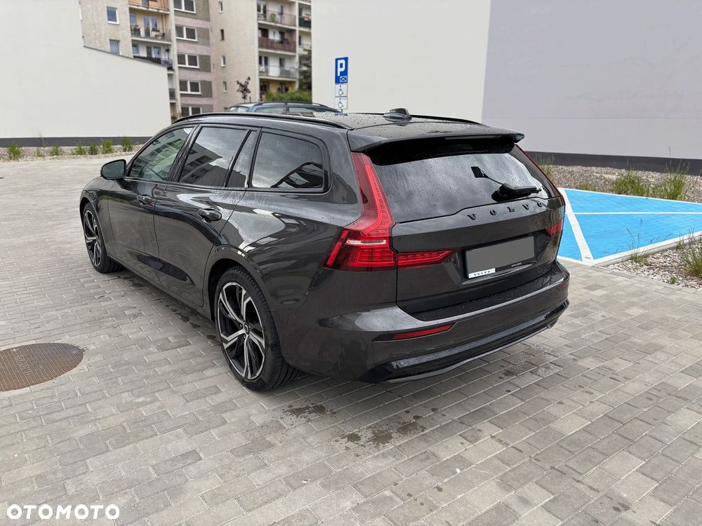 Volvo V60 B4 B DKG Plus Dark - 5