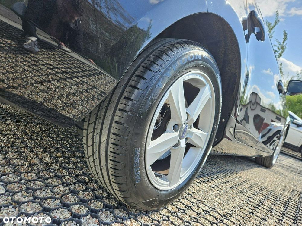 Volvo V40 D2 Momentum - 22
