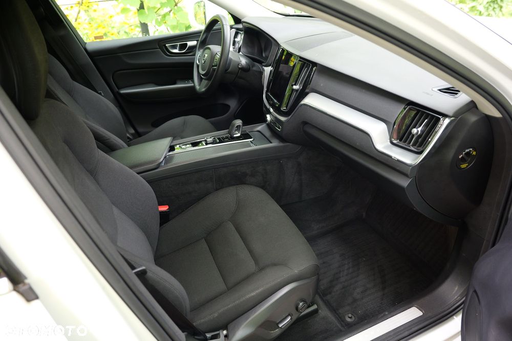 Volvo XC 60 B4 B Momentum Pro - 7