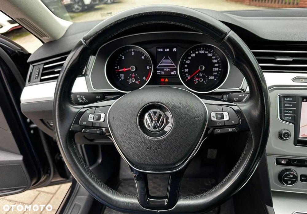 Volkswagen Passat - 9