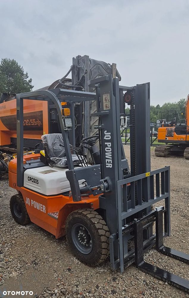 Manitou NOWY WÓZEK WIDŁOWY CPCD 25 DIESEL - 3