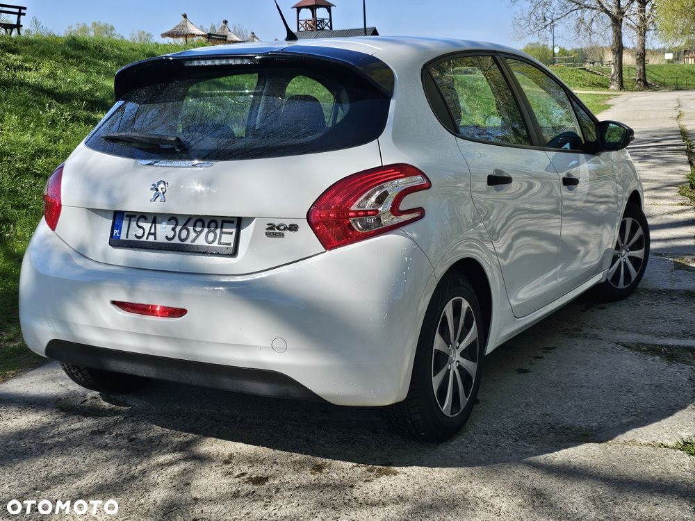 Peugeot 208 - 1