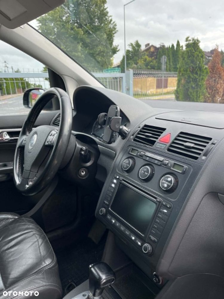 Volkswagen Touran 2.0 TDI Highline DSG - 2