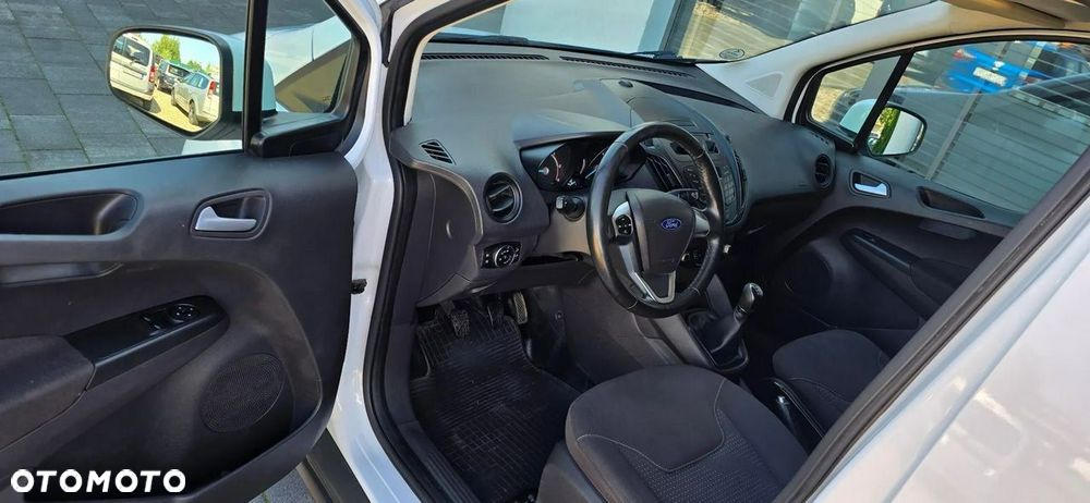 Ford Transit Courier - 20