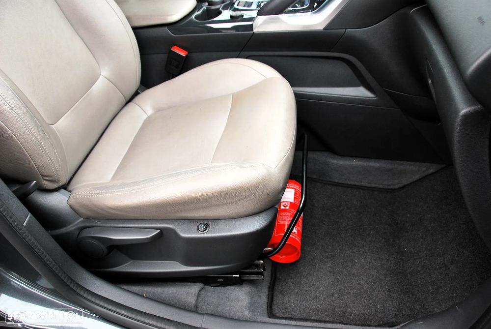 Peugeot 3008 2.0 HDi Hybrid4 - 17