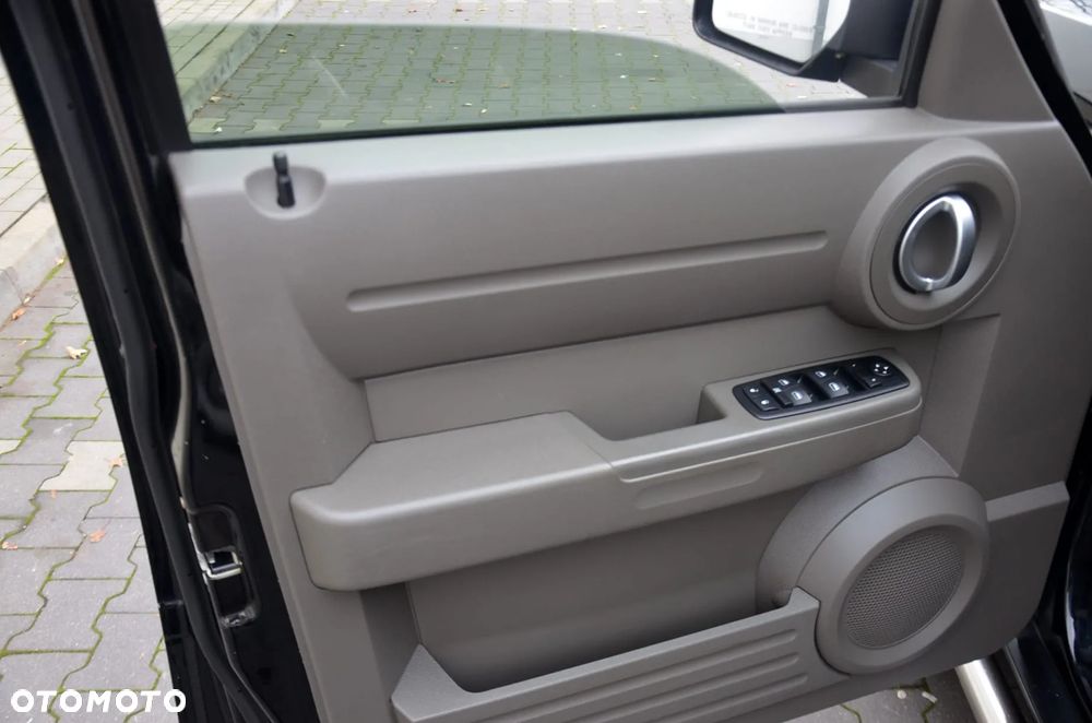 Dodge Nitro 3.7 V6 SLT - 16