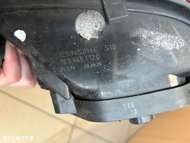 LAMPA TYŁ LEWA VOLKSWAGEN VW T5  LIFT T6 - 8