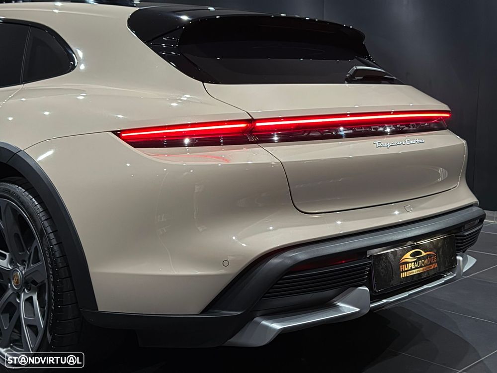 Porsche Taycan Cross Turismo Turbo - 13