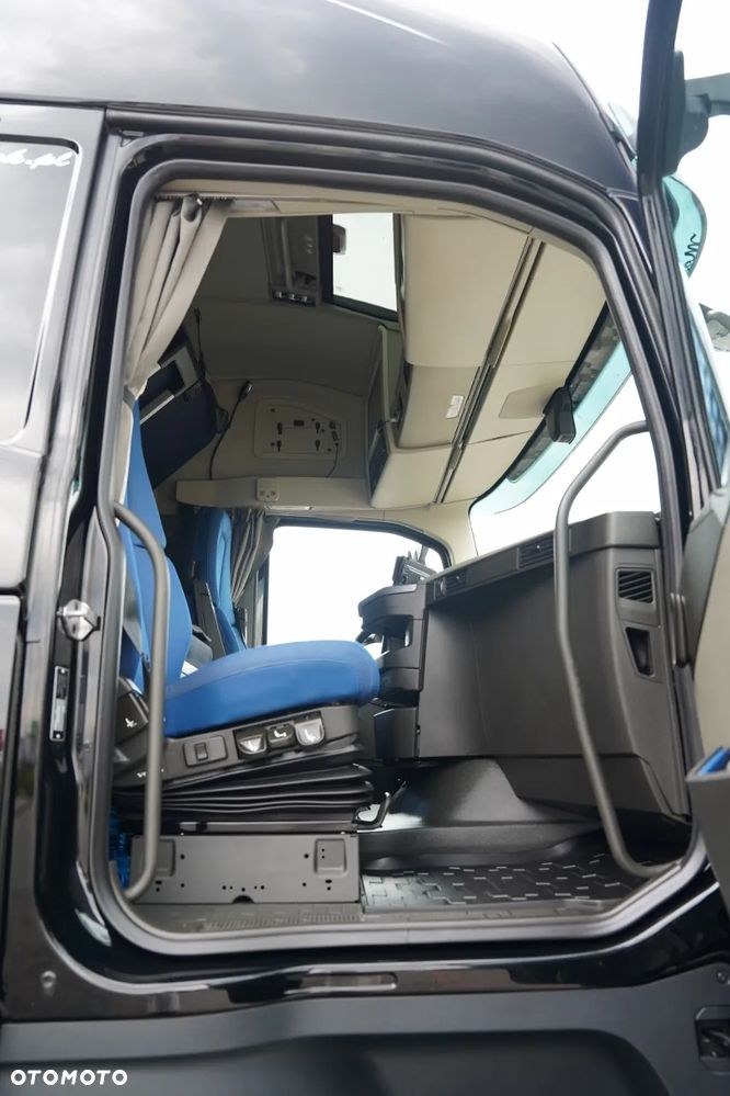 Volvo FH 460 / KLIMATYZACJA POSTOJOWA / I SAVE /  OPONY 100% / 2023R - 35