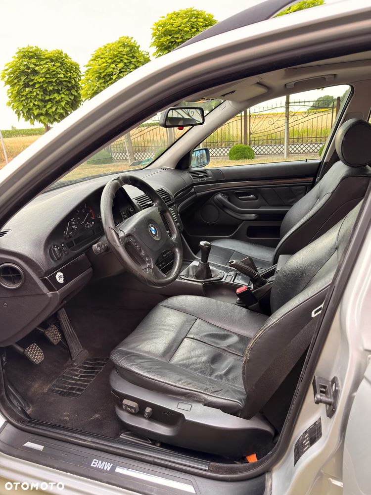 BMW Seria 5 525d - 12