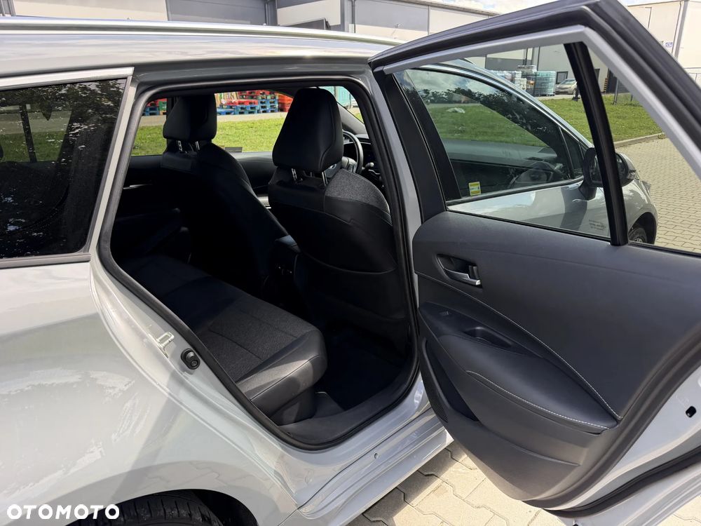 Toyota Corolla 2.0 Hybrid Executive - 19