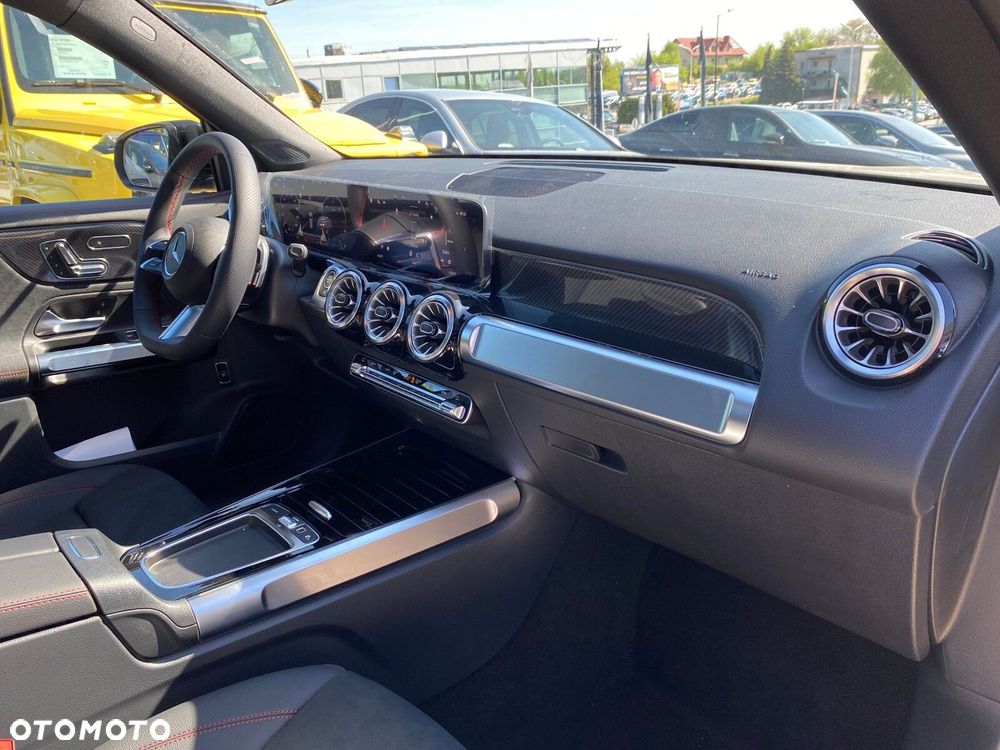 Mercedes-Benz GLB - 22